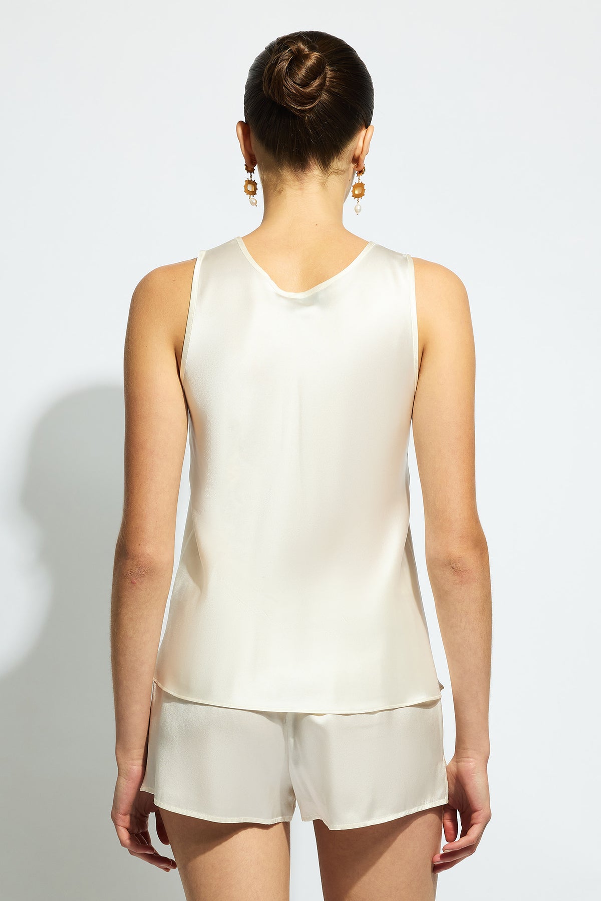 The Pure Silk Singlet By GINIA In Creme