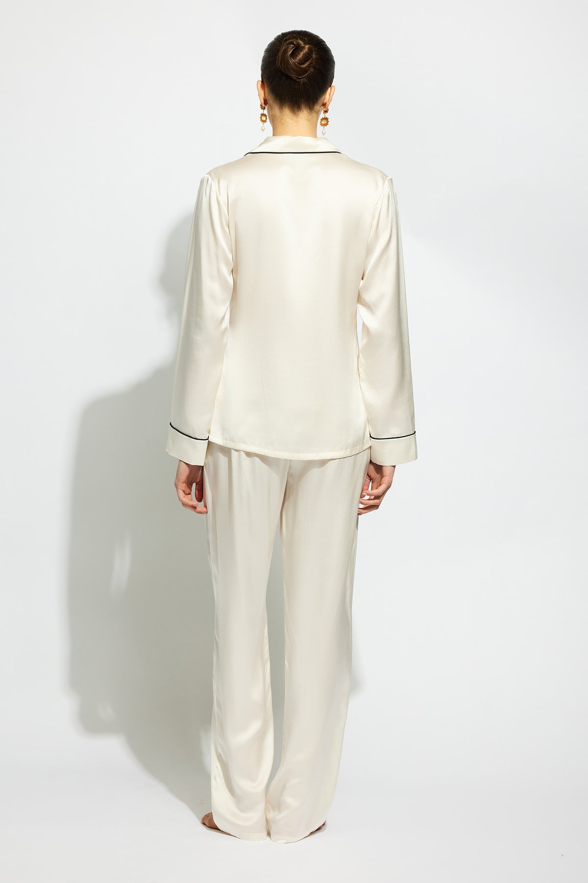 The Fine Finishes Pyjama By GINIA In Creme