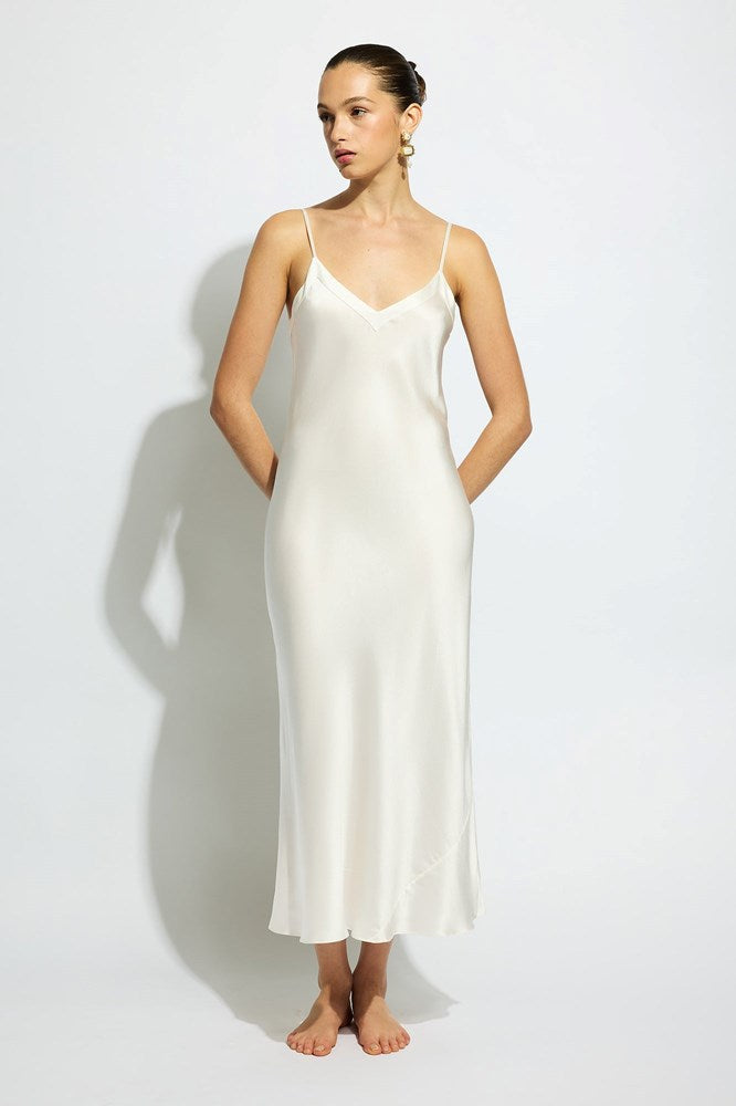 The Silk Long Nite V Neck By GINIA In Creme
