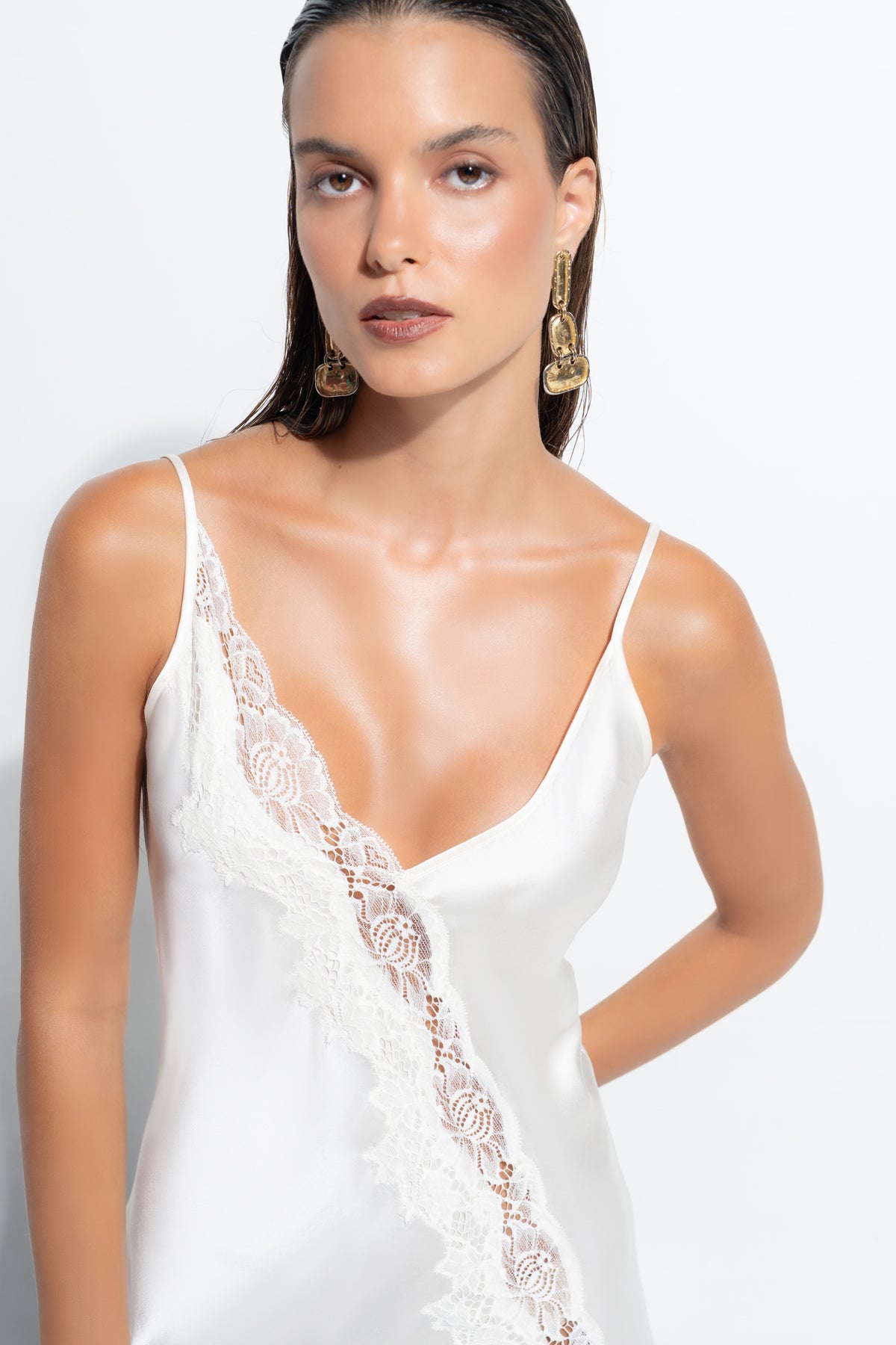The Jezebel lace chemise by Ginia in bone