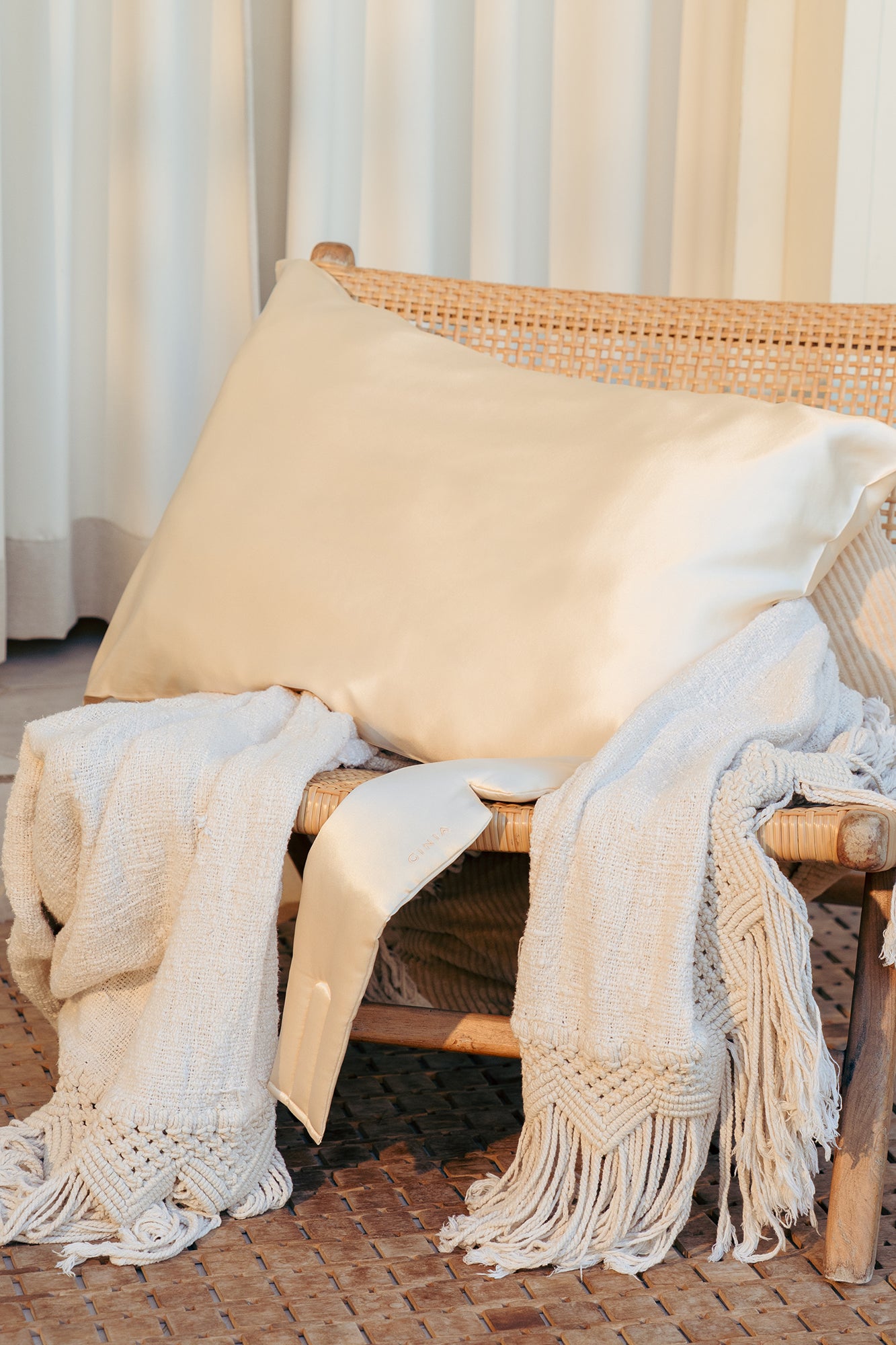 The Silk Beauty Pillowcase By GINIA In Chantilly